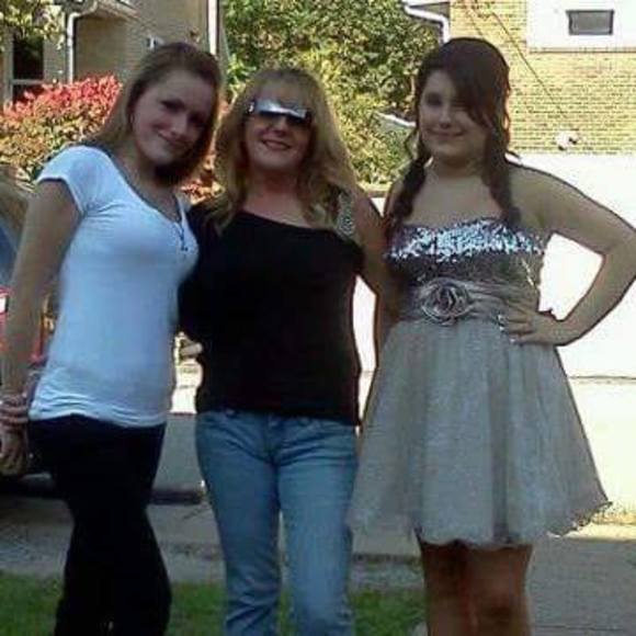 Meet your Posher, Tracy - Picture 1 of 1